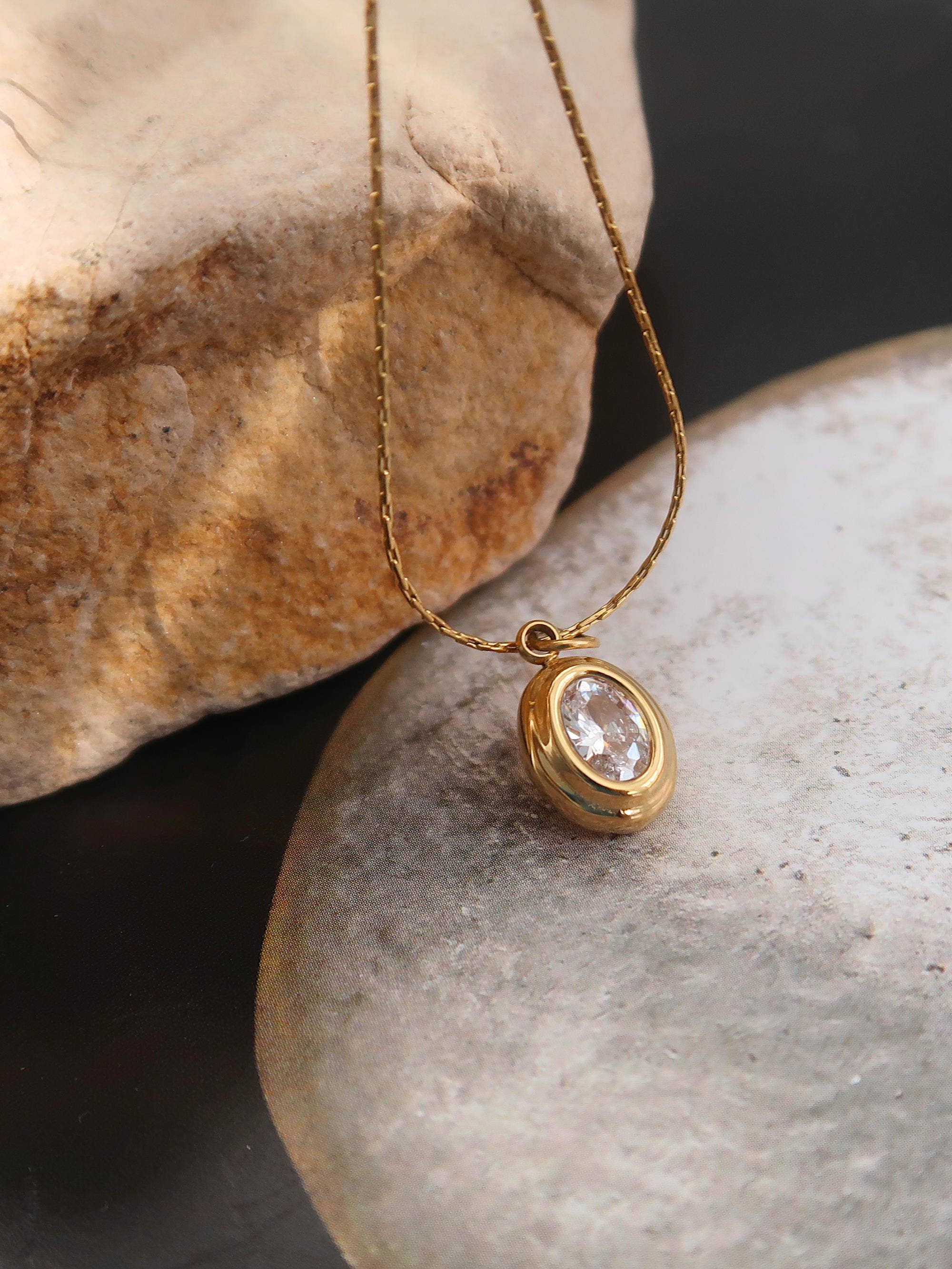 Radiance Stone Gold Necklace